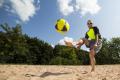 the image to "beach football" in Polish