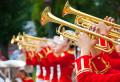 the image to "brass band" in Polish