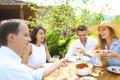 the image to "dine alfresco" in Polish