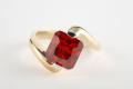 the image to "garnet ring" in Polish