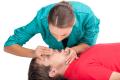 the image to "mouth-to-mouth resuscitation" in Polish