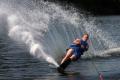 the image to "water skiing" in Polish